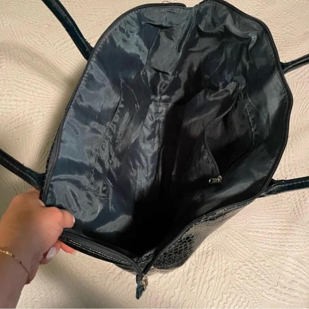 Luxurious Blue Crocodile-Embossed Tote Bag - Picture 4 of 4
